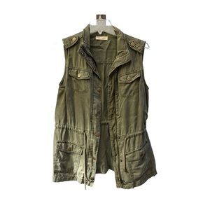 Sleeveless Vest Altar’d State